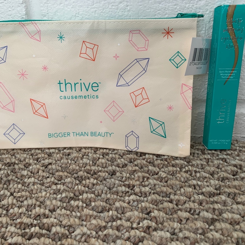 Thrive Cosmetics Makeup Bag & Eyeshadow Pencil